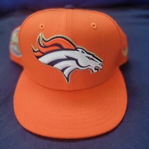Denver Broncos ERA Gold Edition Super Bowl Snapback Hat. Excellent Condition.